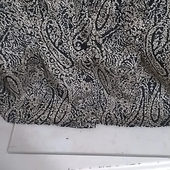 Like New Nicola Small/Medium Tan Black Design Lon Sleeves Top - Picture 8 of 9